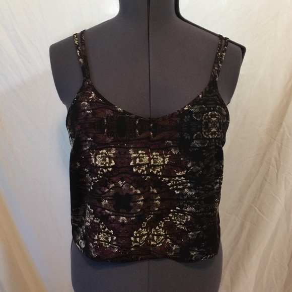 UO SILENCE + NOISE | cropped floral tank top - Picture 2 of 8